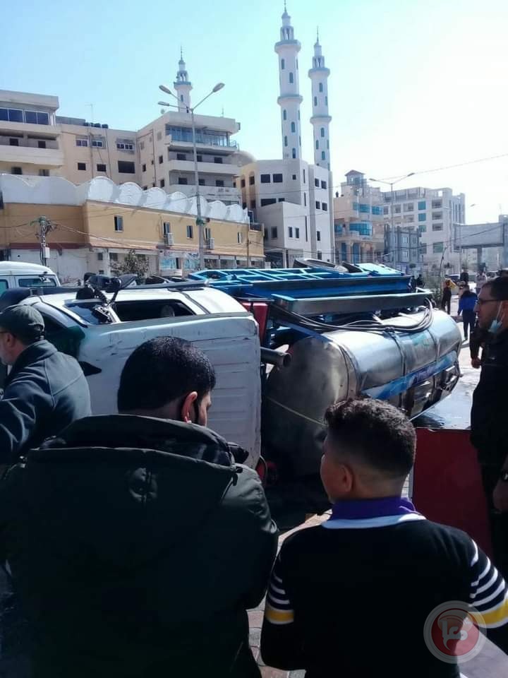 إصابات بانقلاب شاحنة مياه غرب غزة