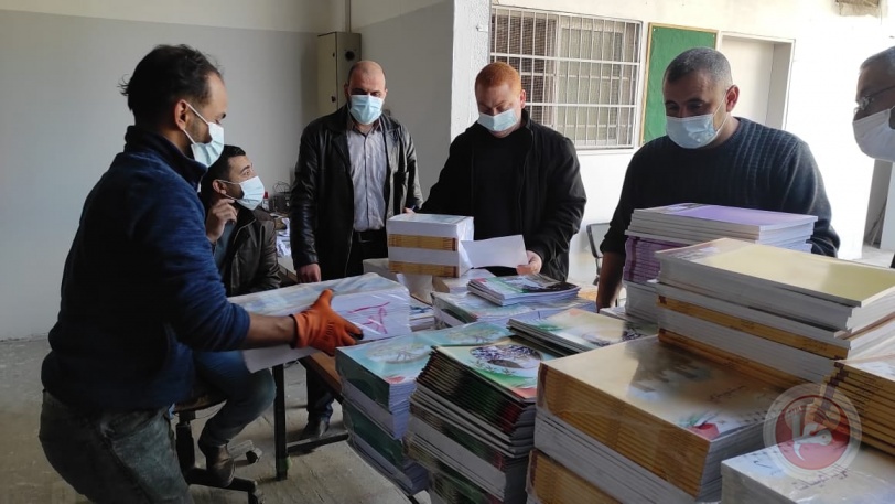 مديرية شمال غزة تشرع بتوزيع الكتب المدرسية للفصل الدراسي الثاني