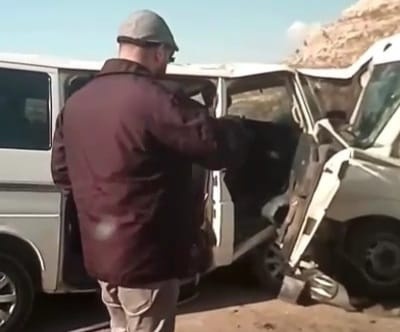 (شاهد) مصرع مواطنين وإصابة 4 بحادث سير شرق الخليل