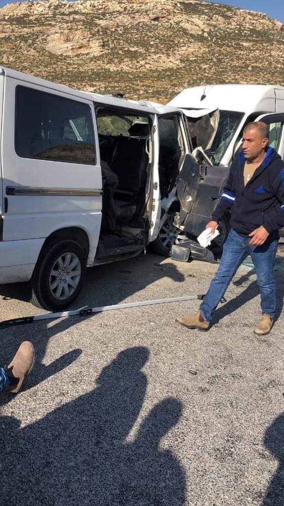 (شاهد) مصرع مواطنين وإصابة 4 بحادث سير شرق الخليل