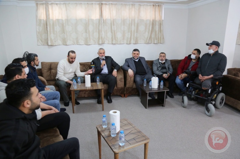 هنية يزور جرحى قطاع غزة في المشافي التركية