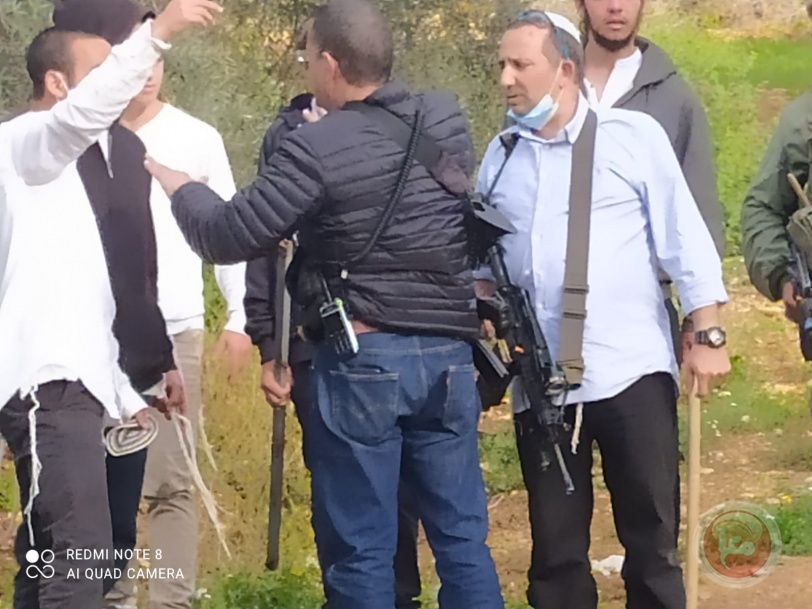 إصابة شاب وتحطيم مركبة بهجوم للمستوطنين غرب سلفيت