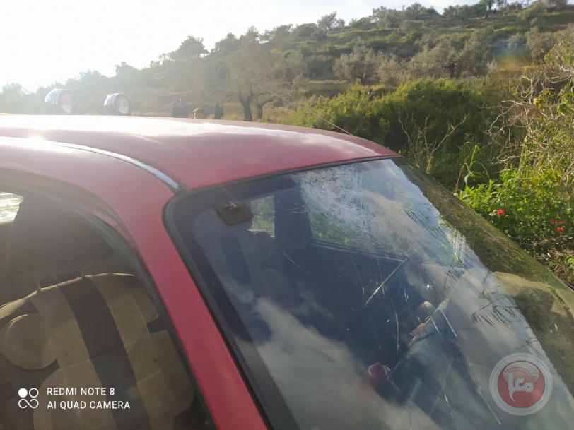 إصابة شاب وتحطيم مركبة بهجوم للمستوطنين غرب سلفيت