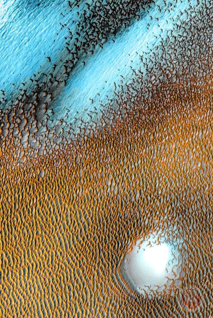 صورة من ناسا تظهر بحرا من الكثبان الرملية السحري على المريخ!