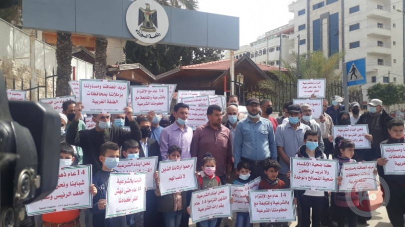 عشرات الموظفين يطالبون الرئيس بتثبيتهم وإعادة حقوقهم