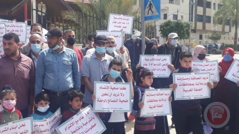 عشرات الموظفين يطالبون الرئيس بتثبيتهم وإعادة حقوقهم