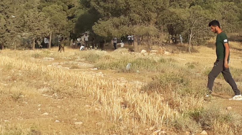 مستوطنون يهاجمون منازل الأهالي في قرية التواني
