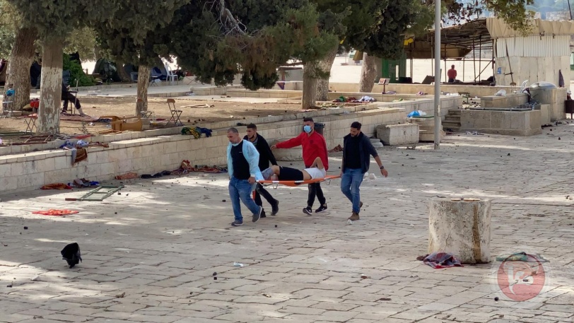 (بالصور) 278 جريح وشرطة الاحتلال تحول الاقصى الى ساحة حرب 