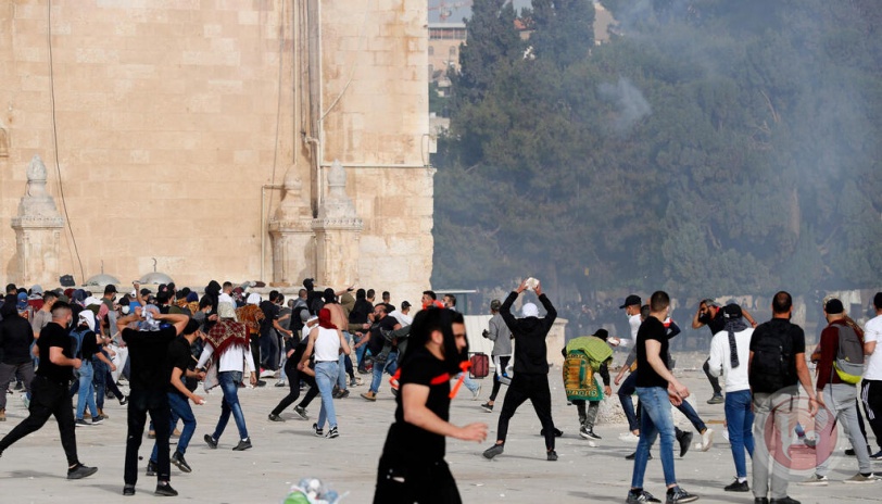 (بالصور) 278 جريح وشرطة الاحتلال تحول الاقصى الى ساحة حرب 