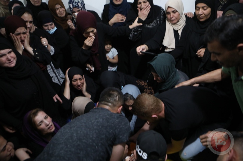 أهالي مخيم الفوار يشيعون شهيد الفجر الطيطي