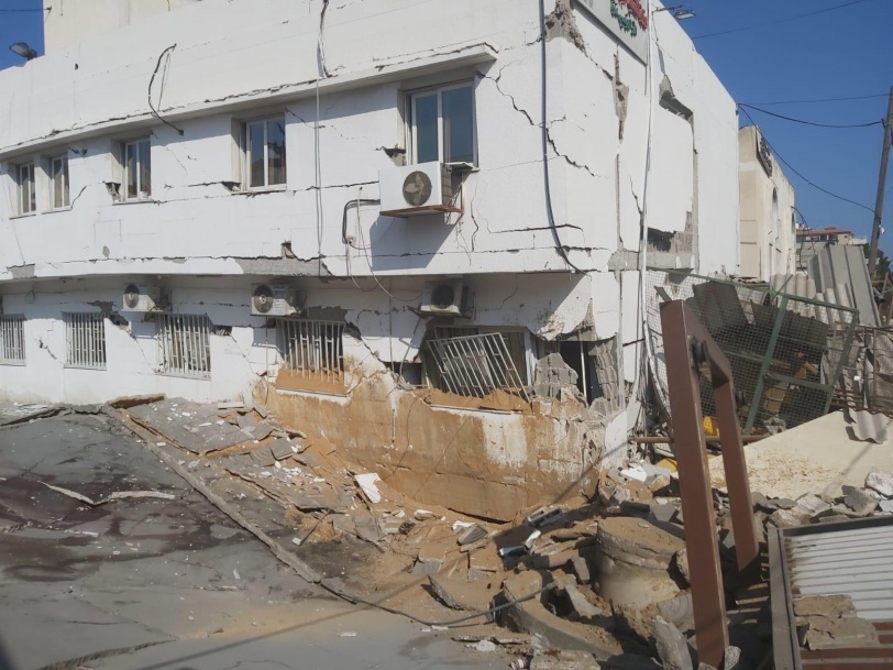طائرات الاحتلال تدمر مقري وزارتي العمل والتنمية الاجتماعية بغزة