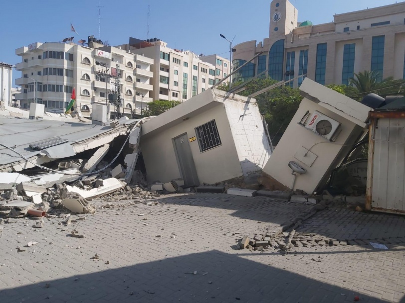 طائرات الاحتلال تدمر مقري وزارتي العمل والتنمية الاجتماعية بغزة