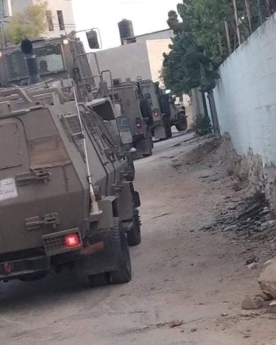 الإحتلال يشن حملة اعتقالات ومداهمات بعد إطلاق النار على مستوطن بنابلس