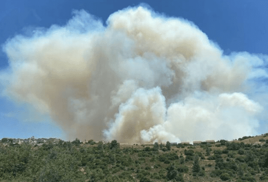 صور - الاحتلال يجلي 400 عائلة بسبب اندلاع حريق في احراش جنوب غرب القدس