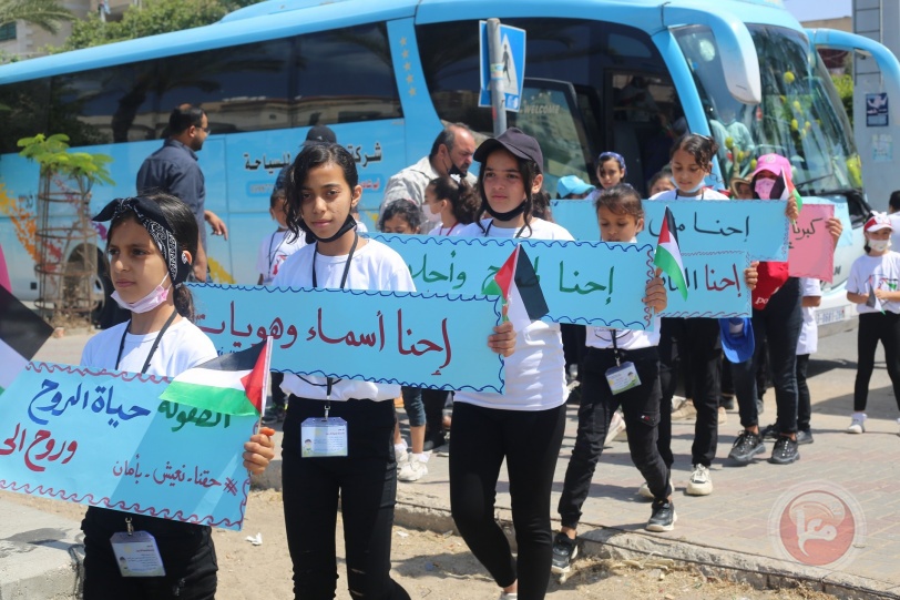 سماء غزة تتزين بصور وأسماء الشهداء الأطفال  