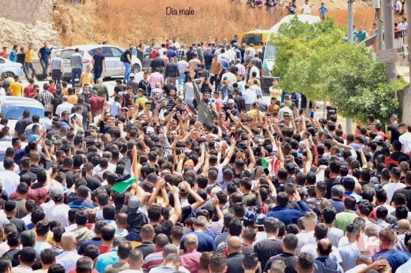 صور- الآلاف يشيعون جثمان شهيد "بيتا"