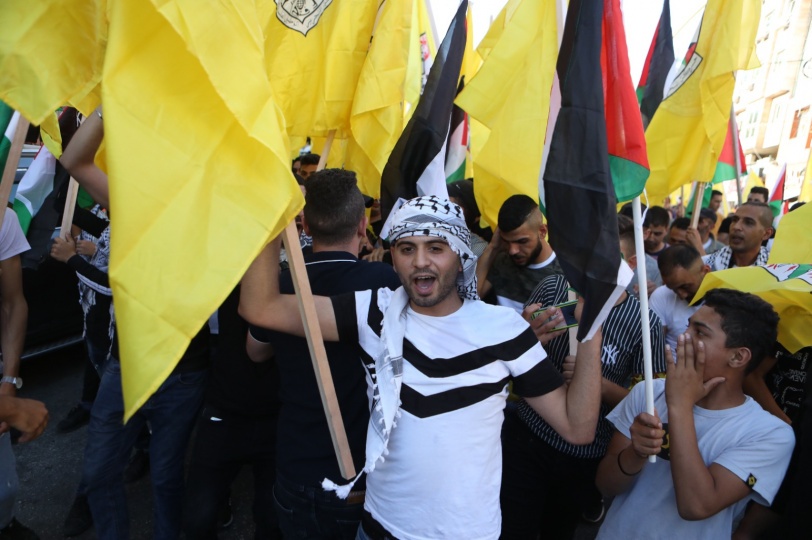 الآلاف يشاركون في مسيرة دعت لها حركة فتح في الخليل (فيديو)