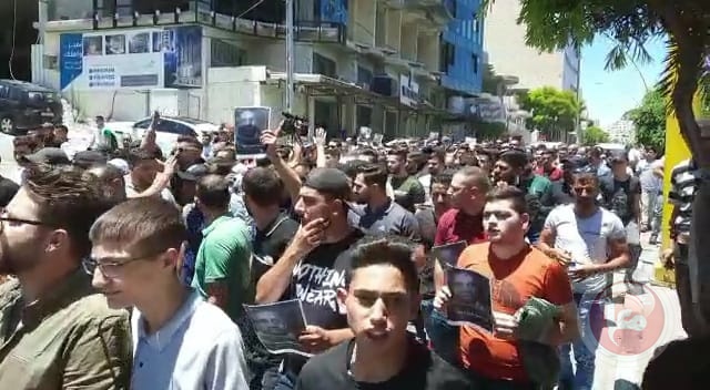 مسيرة في الخليل للمطالبة بمحاسبة المتسببين بوفاة نزار بنات