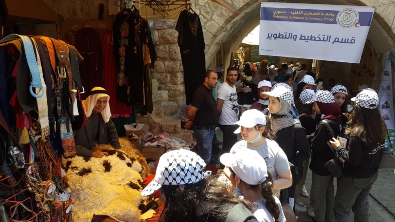 (أطفال الشهيد ياسر عرفات) يزورون الحرم الأبراهيمي والبلدة القديمة