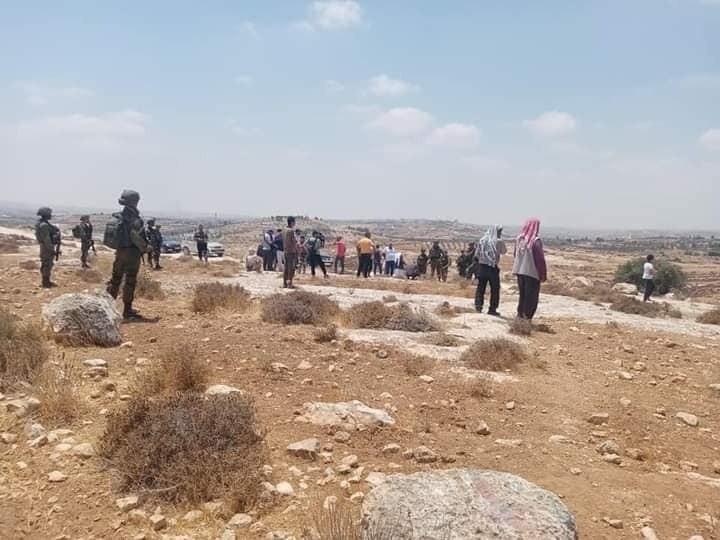 مستوطنون يشرعون ببناء بؤرة جديدة جنوب شرق الخليل​​​​​​​