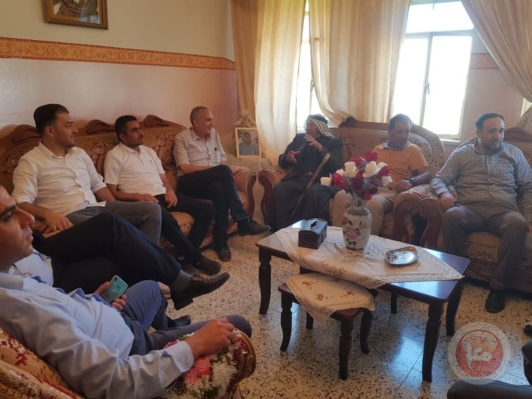 الوزير سدر يتفقد حي تل الرميدة وشارع الشهداء في الخليل