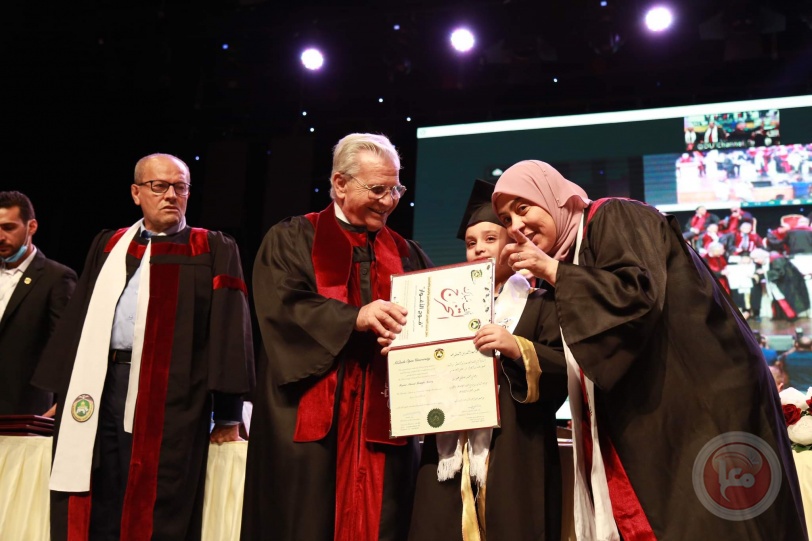 تخريج (422) أسيراً-  القدس المفتوحة تختتم احتفالات تخريج الفوجين الـ 23 و24 