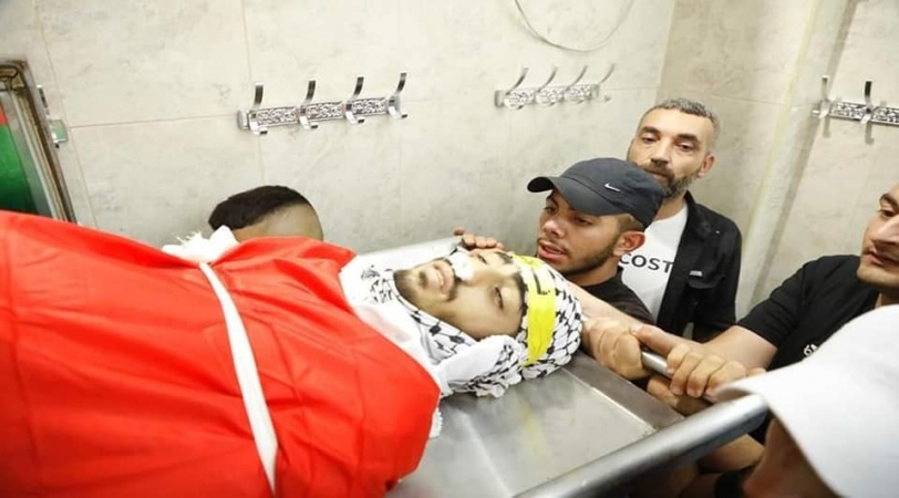 الاحتلال يحتجز جثماني شهيدين- الآلاف يشيعون جثماني شهيدين من شهداء جنين