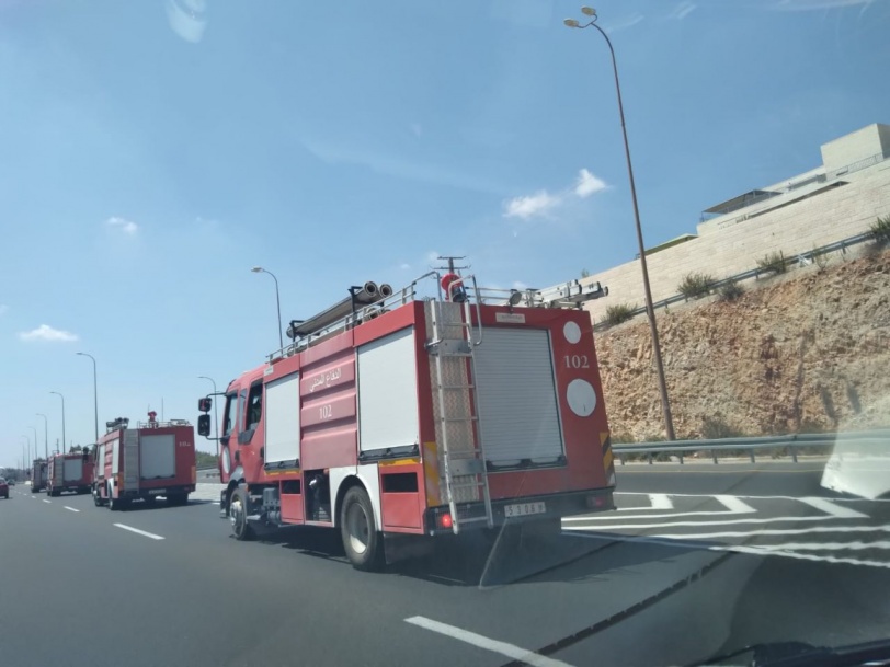 الدفاع المدني الفلسطيني يشارك باطفاء الحرائق في القدس