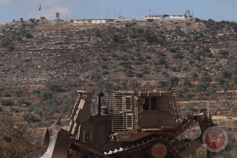 الاحتلال يجرف طرقا ويضع سواتر ترابية على جبل صبيح