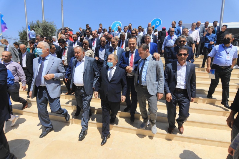 وزير الاقتصاد يفتتح معرض فلسطين الغذائي في مدينة الخليل