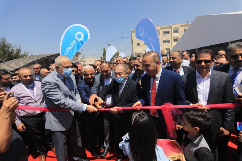 وزير الاقتصاد يفتتح معرض فلسطين الغذائي في مدينة الخليل