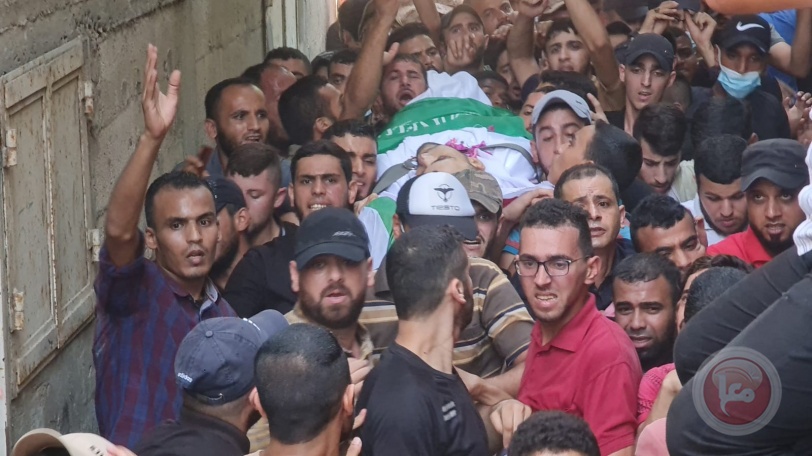 غزة- جماهير حاشدة تشيّع جثمان الشهيد أسامة ادعيح