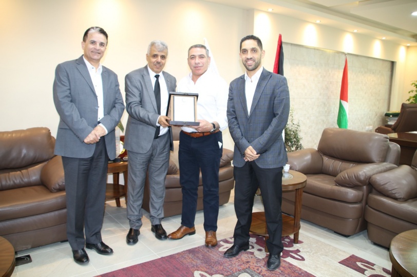 جامعة بوليتكنك فلسطين وشركة الموزعون العرب يدشنان مشغلا ً للتكييف والتبريد بمواصفات عالمية مُعاصرة