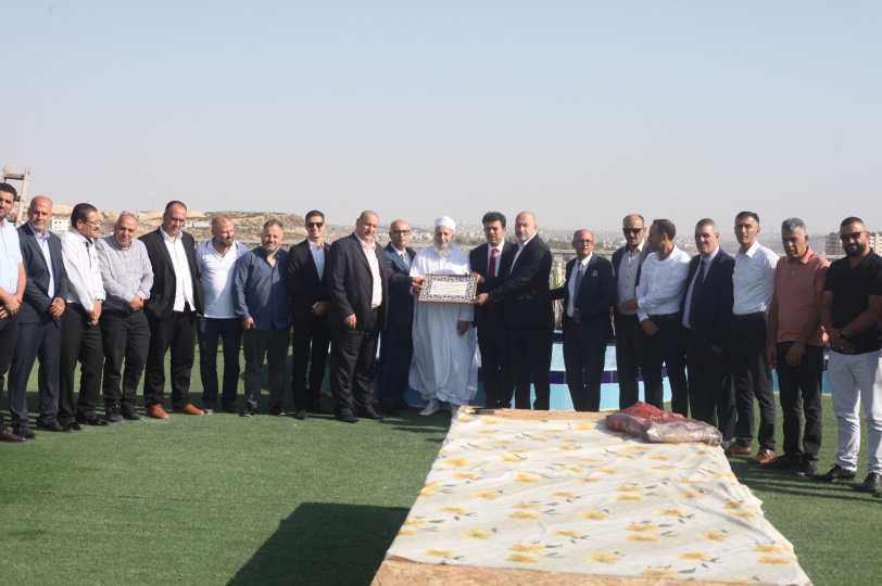 شركة قرش موتور مول تستضيف نادي جبل المكبر