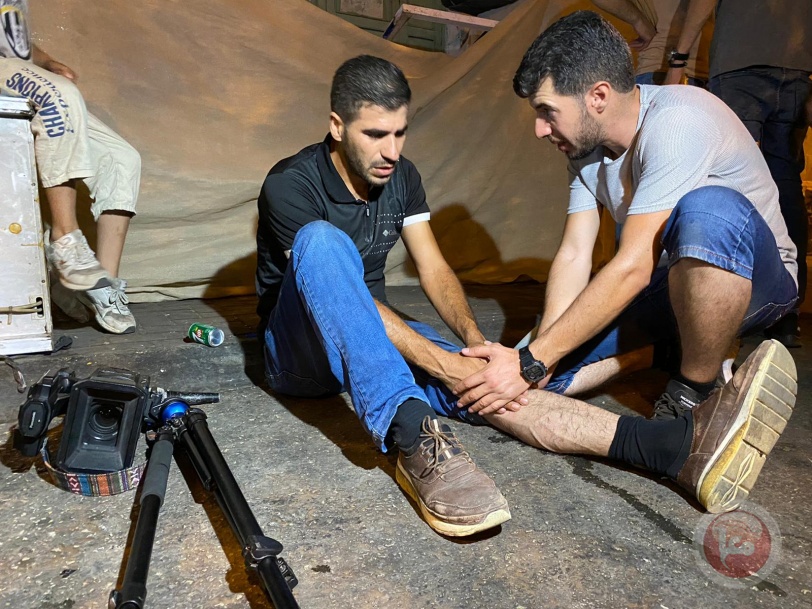 اصابة صحفي واعتقال شاب خلال مواجهات وسط الخليل