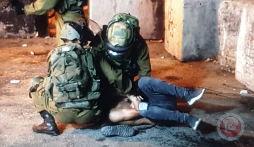 اصابة صحفي واعتقال شاب خلال مواجهات وسط الخليل