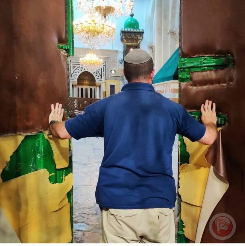 صور: المستوطنون يستبيحون المسجد الإبراهيمي