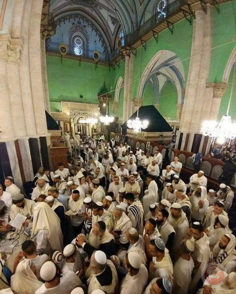 صور: المستوطنون يستبيحون المسجد الإبراهيمي