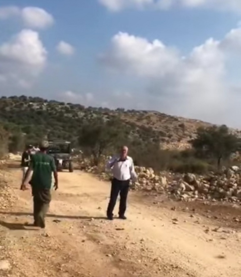 مستوطنون يمنعون مزارعين من دخول أراضيهم غرب سلفيت