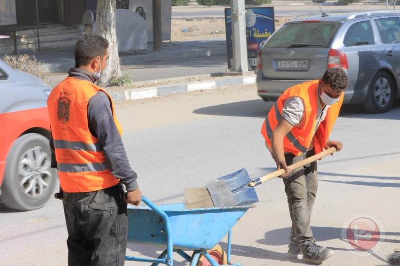 بلدية غزة تنفذ حملة لتنظيف شوارع المدينة استعداداً لاستقبال فصل الشتاء 