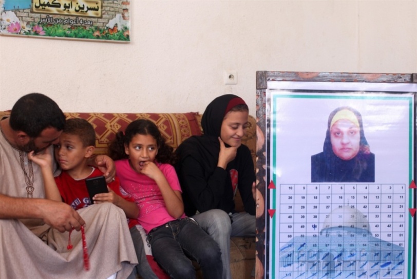 بعد 6 سنوات من اعتقالها.. عائلة "أبو كميل" تنتظر عبورها غزة