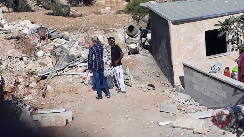 الاحتلال يسلم اخطارات بوقف العمل في بناء منازل بقرية التوانة