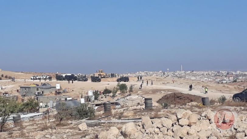 الاحتلال يجرف طريقا وخط مياه ويهدم خيمة تضامن في مسافر يطا