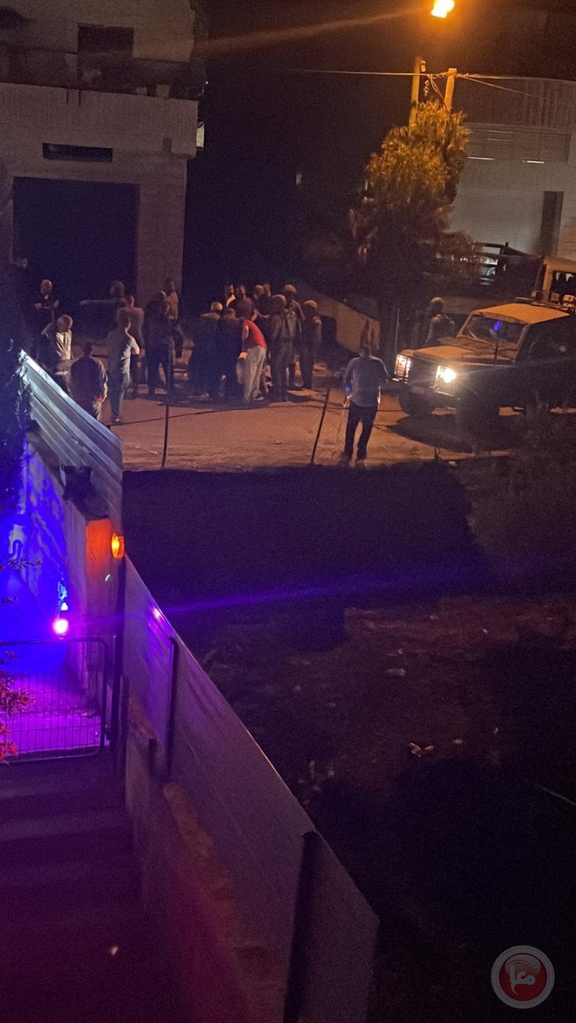 قوات الاحتلال تطلق النار على شاب وتعتقل اخر في حوسان غرب بيت لحم