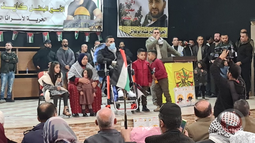 شاهد- كايد الفسفوس يعانق الحرية بعد إضراب استمرّ 131 يوما