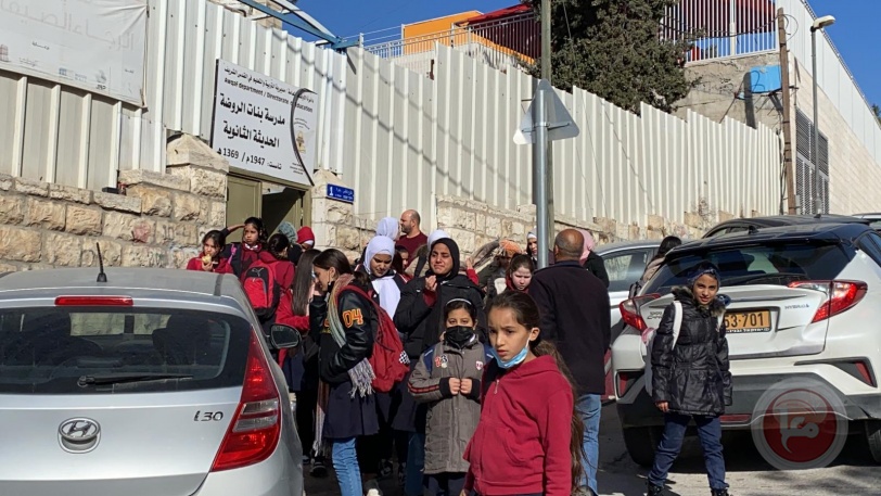 على خلفية عملية طعن.. الاحتلال يعتقل طالبتين ومعلمة ومديرة مدرسة في القدس (صور)