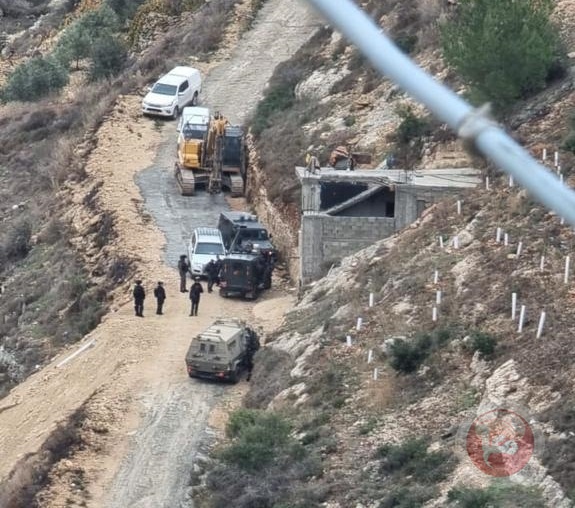 قوات الاحتلال تهدم منزلا قيد الانشاء في نحالين غرب بيت لحم
