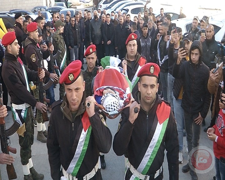 صور وفيديو- جماهير نابلس تشيّع جثمان الشهيد بكير الحشاش