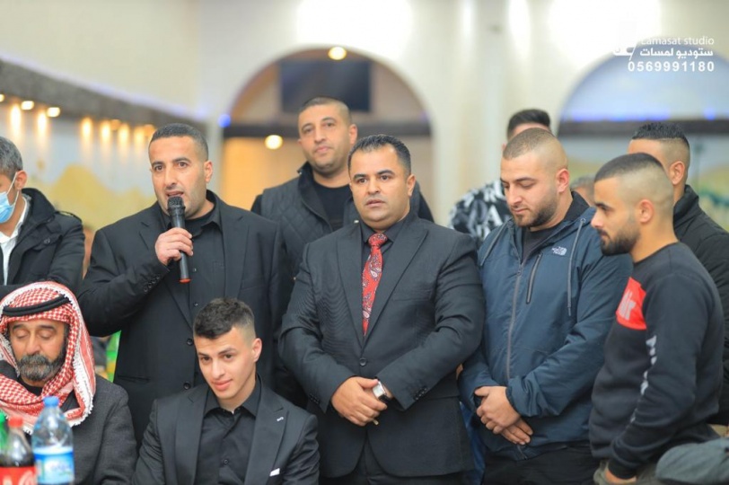 بعد 20 عاما على اغتيال عاطف عبيات .. جمهور كبير يحتفل بخطبه نجله حسين