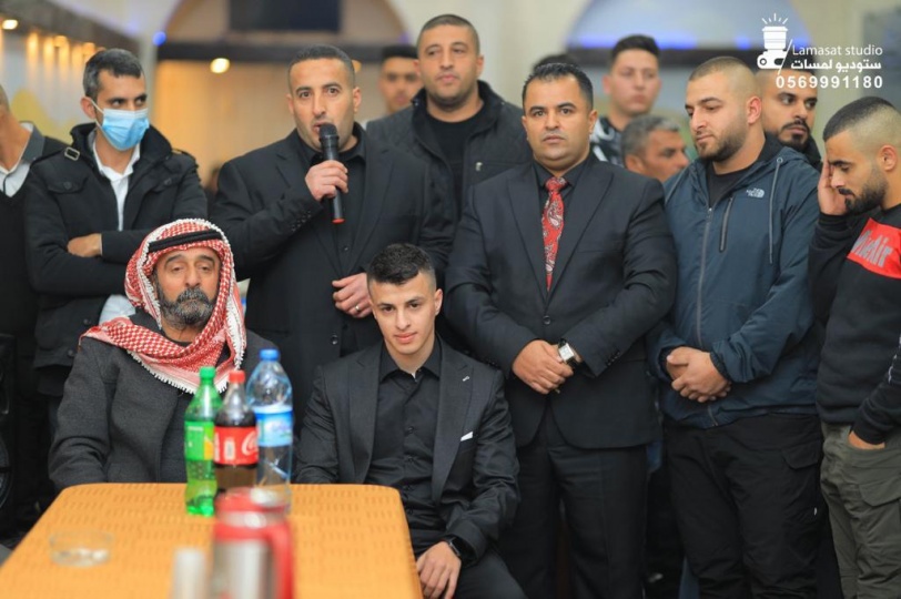 بعد 20 عاما على اغتيال عاطف عبيات .. جمهور كبير يحتفل بخطبه نجله حسين